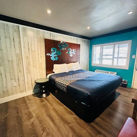 Casa Blanca Inn & Suites Уиттиер Экстерьер фото
