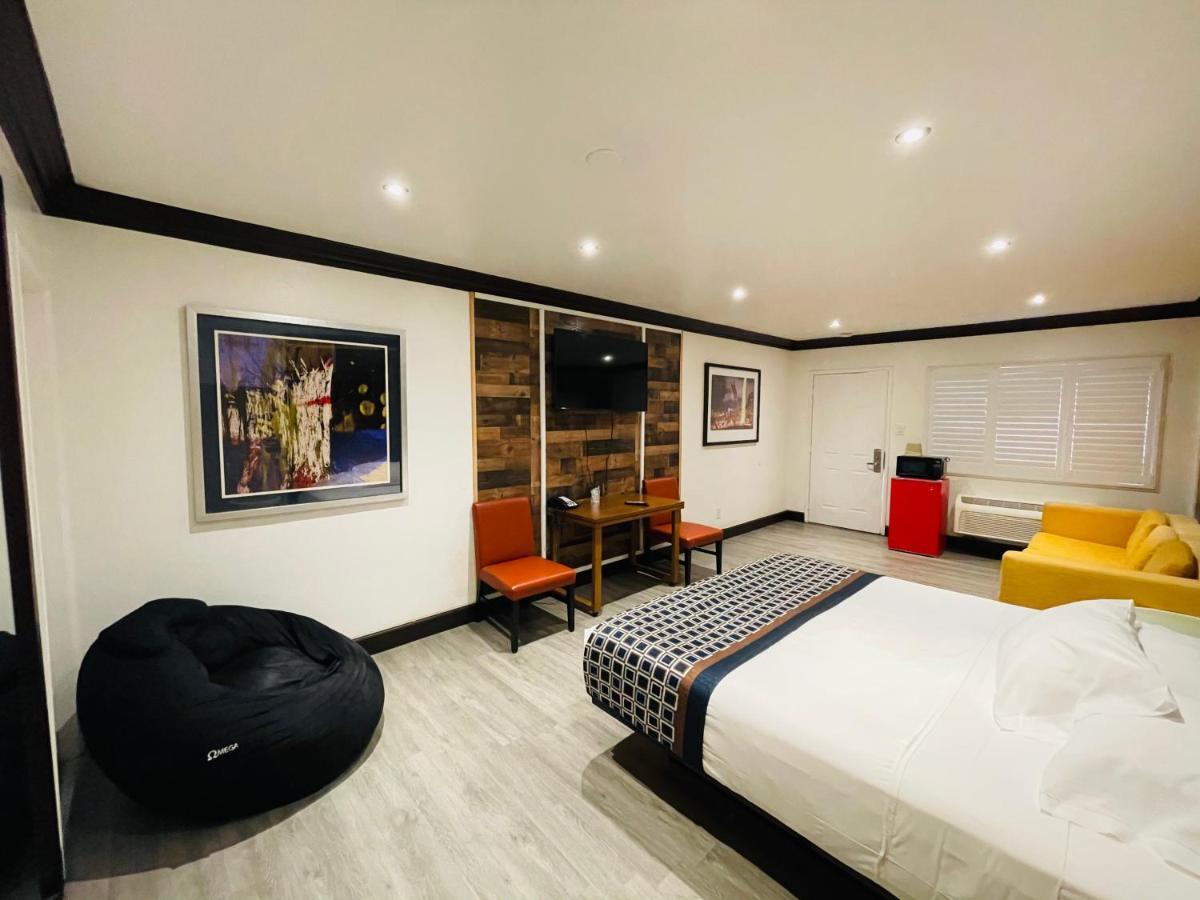 Casa Blanca Inn & Suites Уиттиер Экстерьер фото