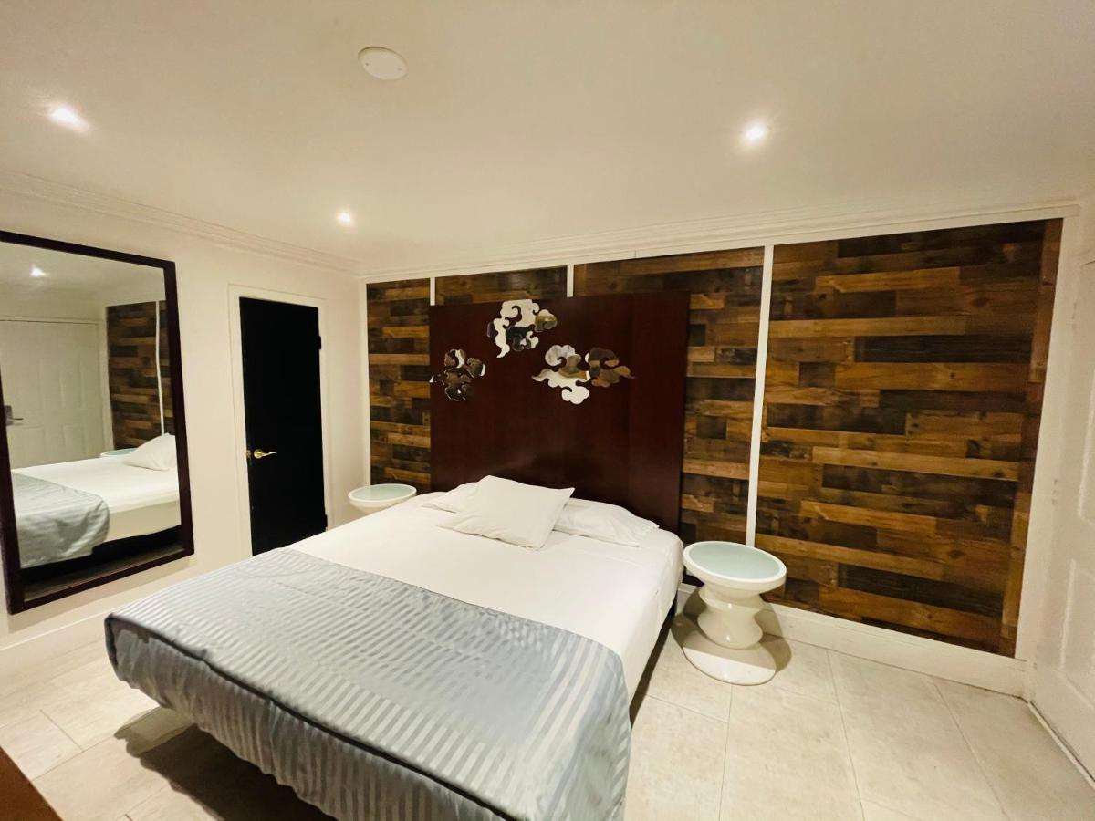 Casa Blanca Inn & Suites Уиттиер Экстерьер фото