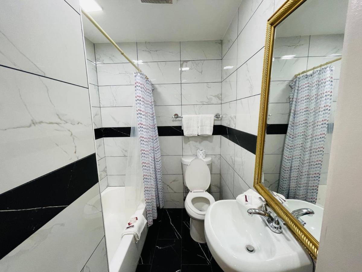 Casa Blanca Inn & Suites Уиттиер Экстерьер фото
