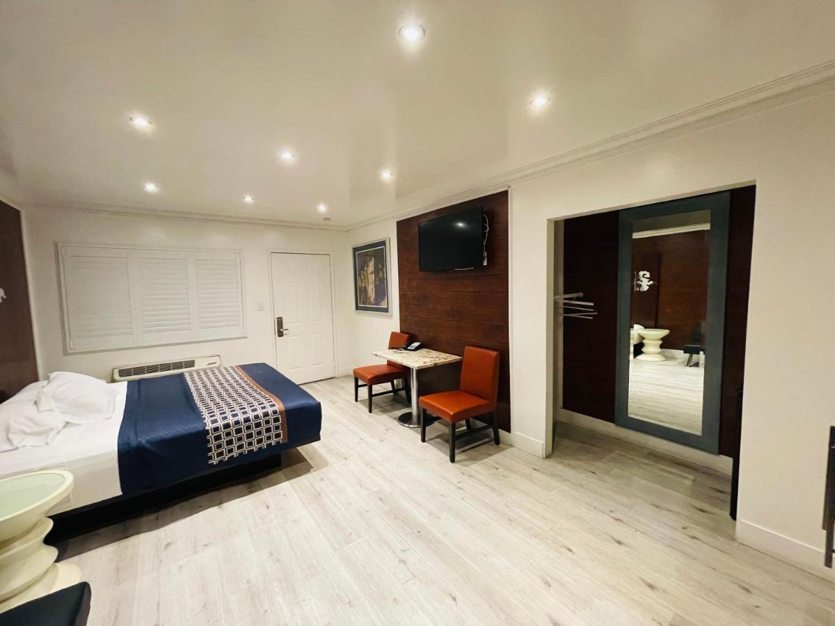 Casa Blanca Inn & Suites Уиттиер Экстерьер фото