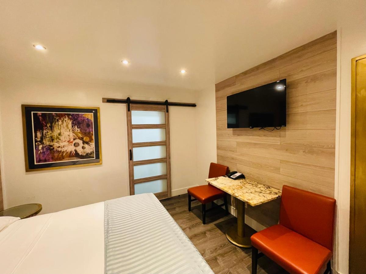 Casa Blanca Inn & Suites Уиттиер Экстерьер фото