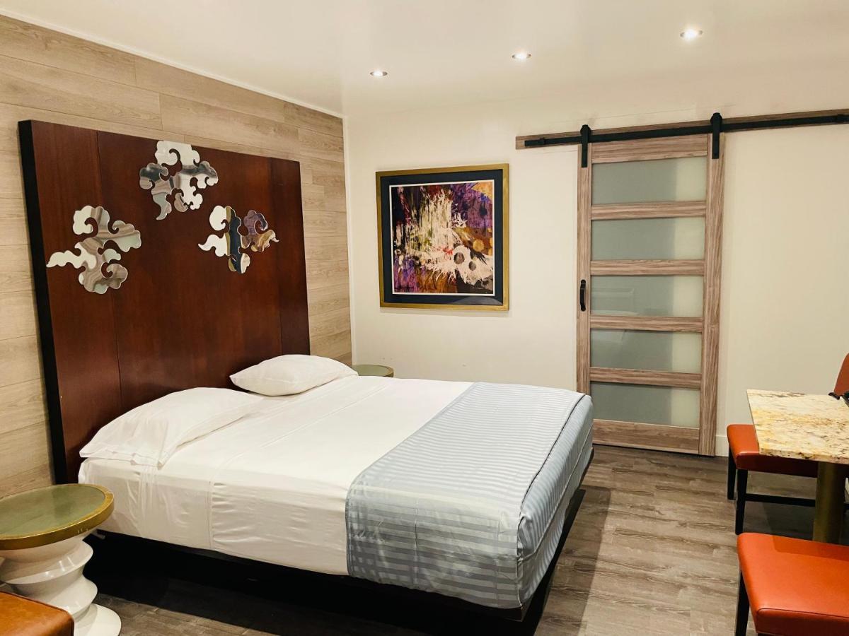 Casa Blanca Inn & Suites Уиттиер Экстерьер фото