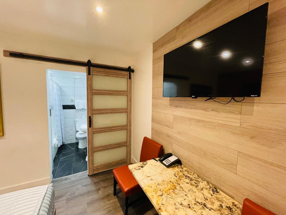 Casa Blanca Inn & Suites Уиттиер Экстерьер фото