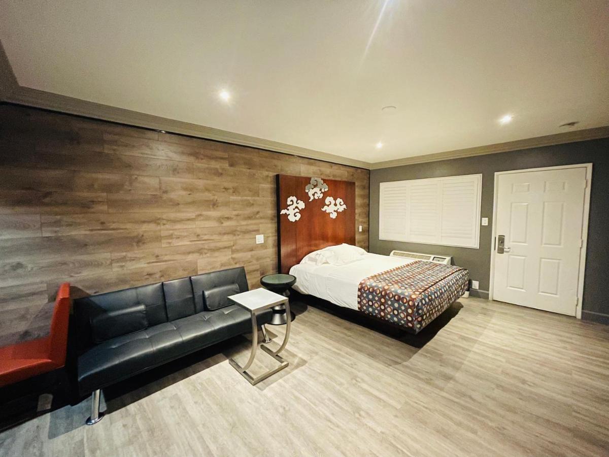 Casa Blanca Inn & Suites Уиттиер Экстерьер фото
