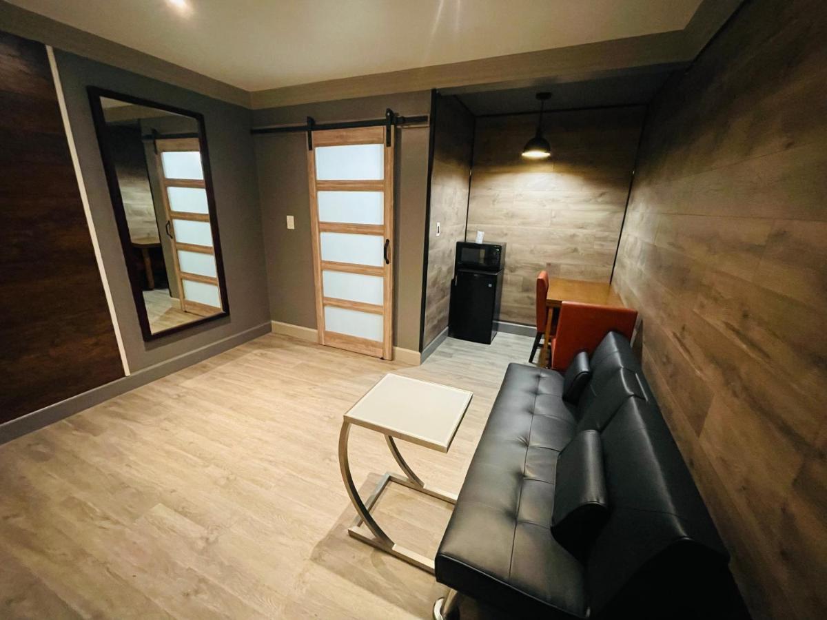 Casa Blanca Inn & Suites Уиттиер Экстерьер фото