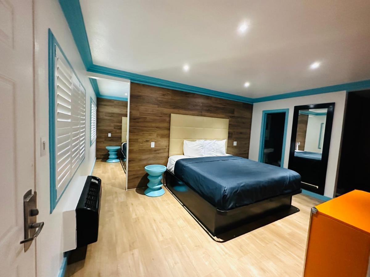 Casa Blanca Inn & Suites Уиттиер Экстерьер фото