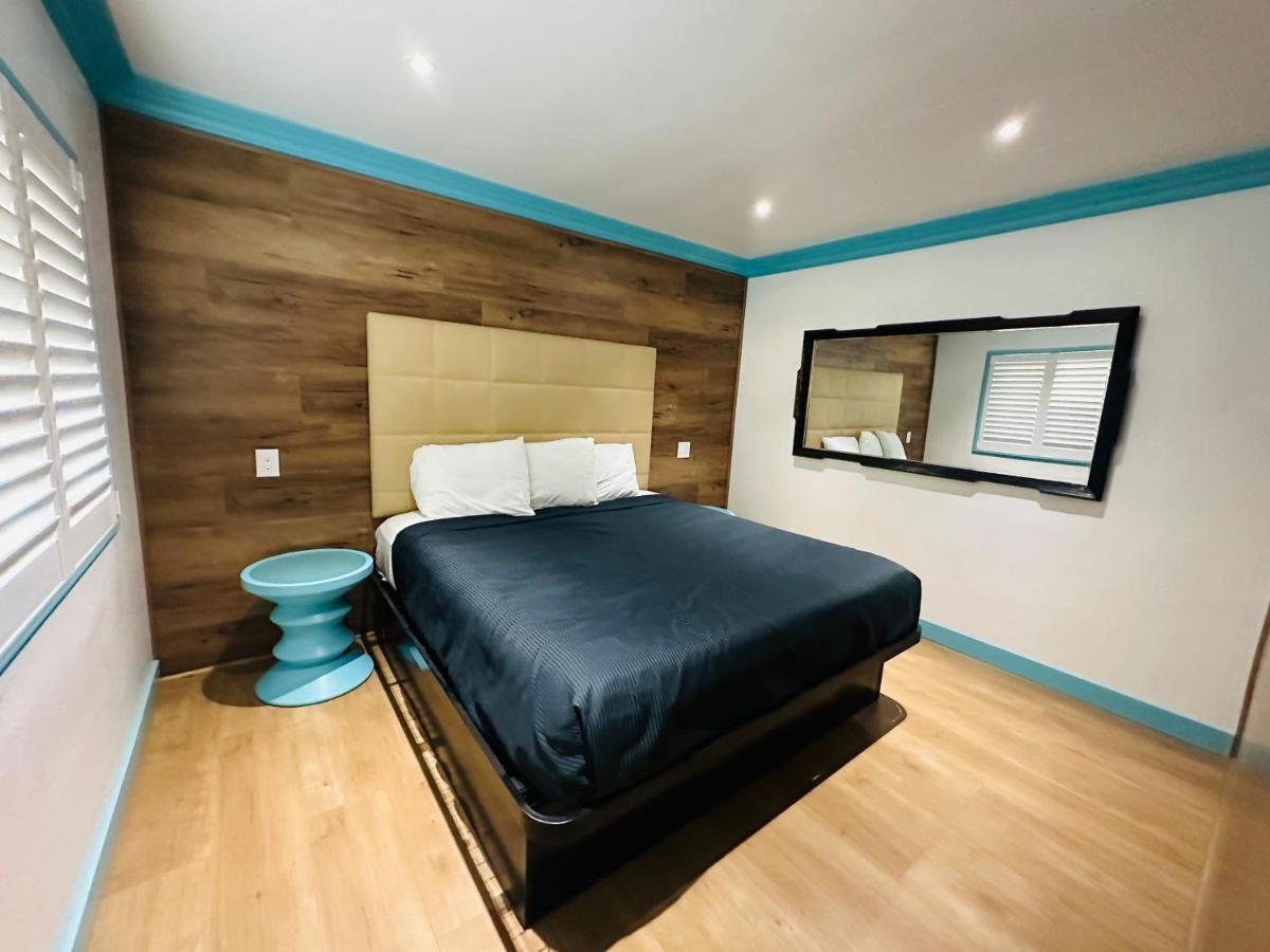 Casa Blanca Inn & Suites Уиттиер Экстерьер фото