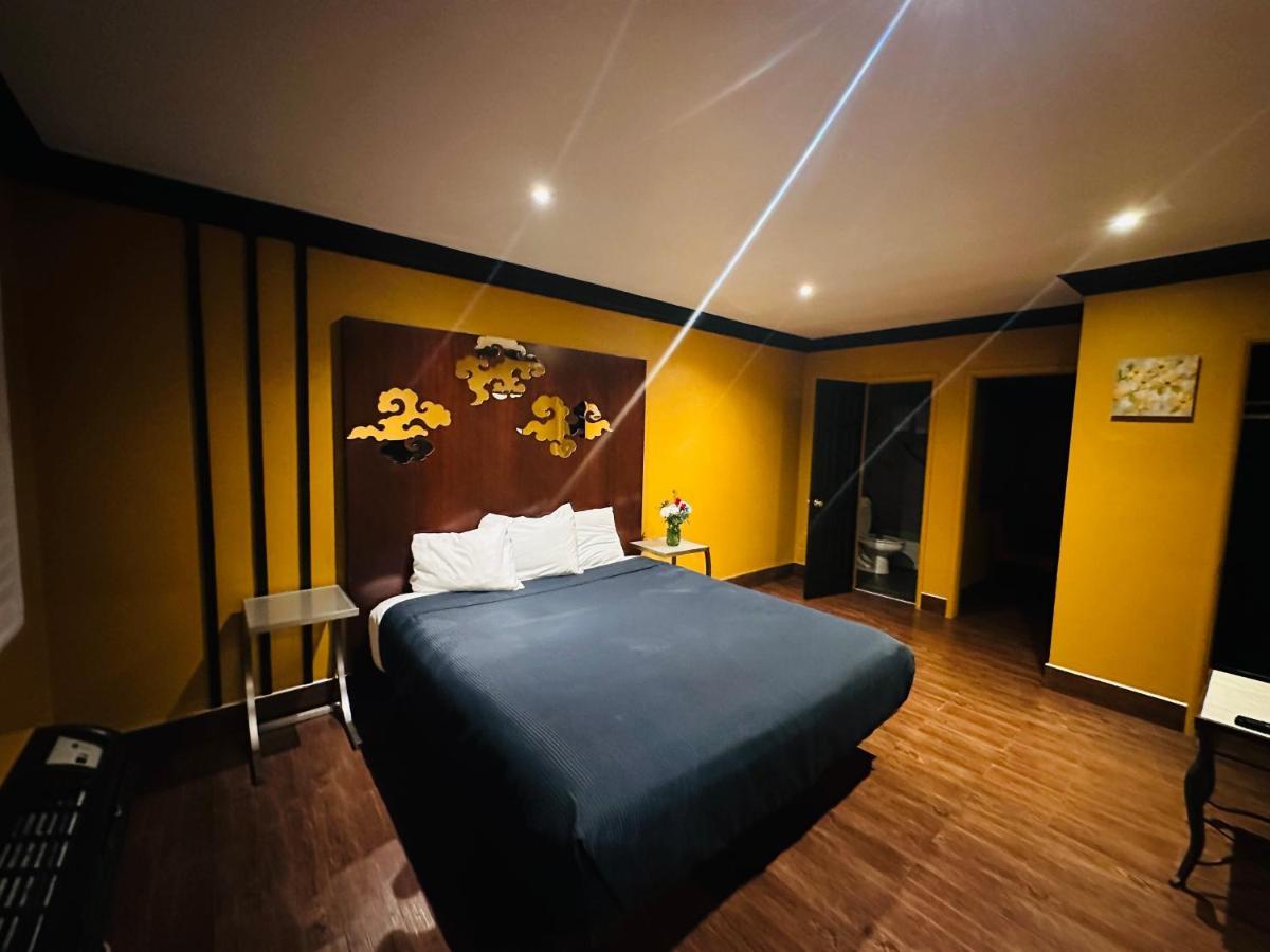 Casa Blanca Inn & Suites Уиттиер Экстерьер фото