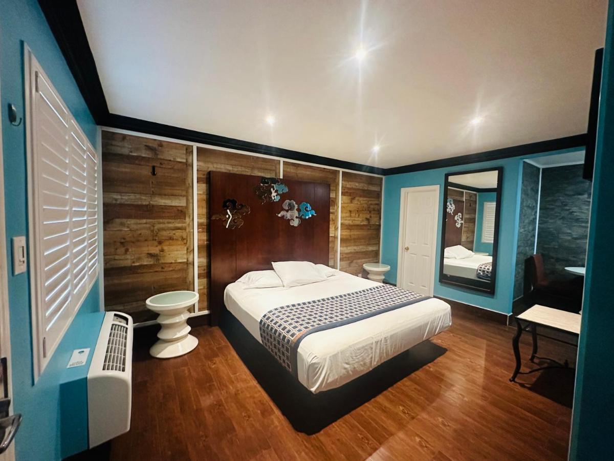Casa Blanca Inn & Suites Уиттиер Экстерьер фото