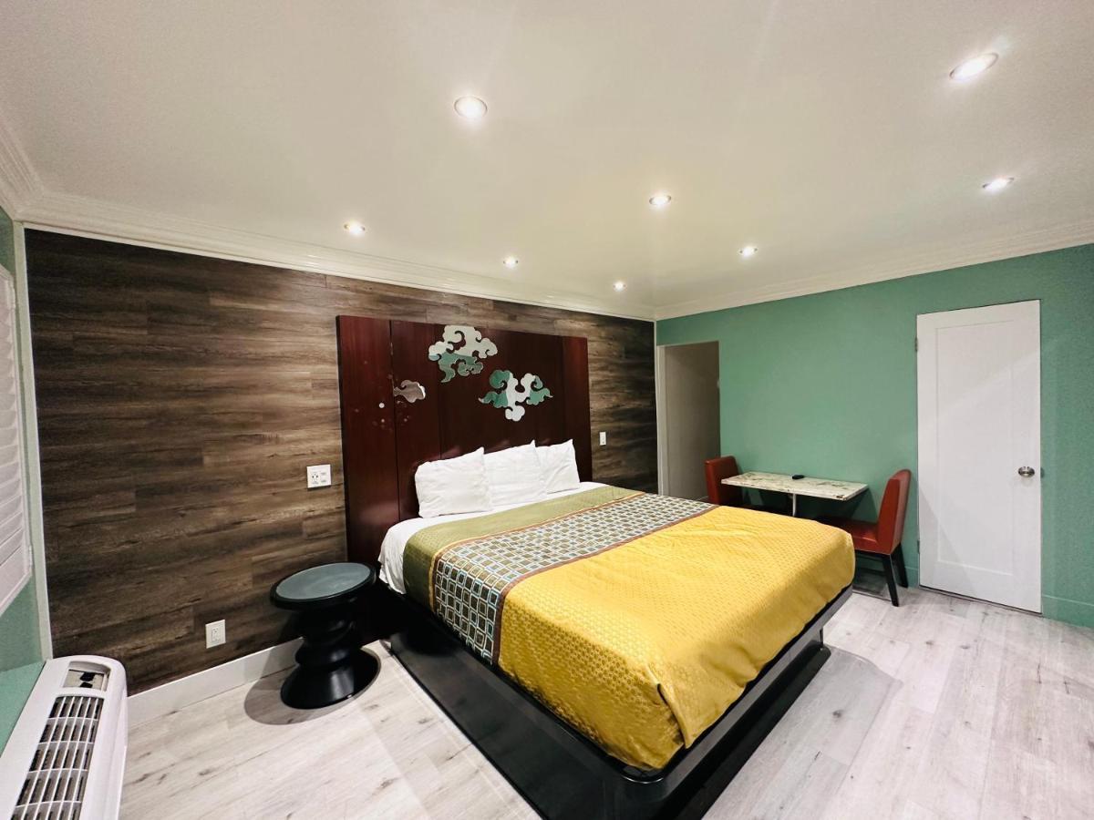 Casa Blanca Inn & Suites Уиттиер Экстерьер фото