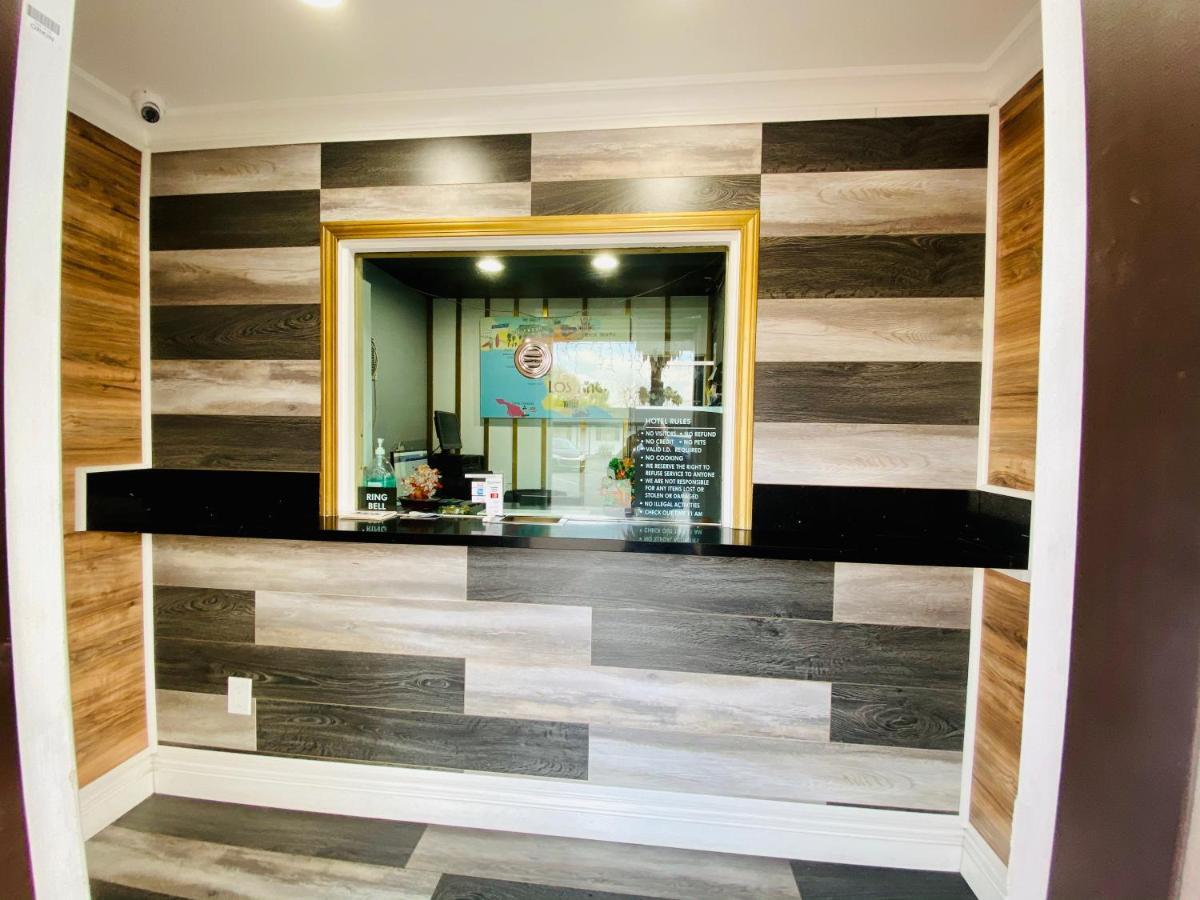 Casa Blanca Inn & Suites Уиттиер Экстерьер фото