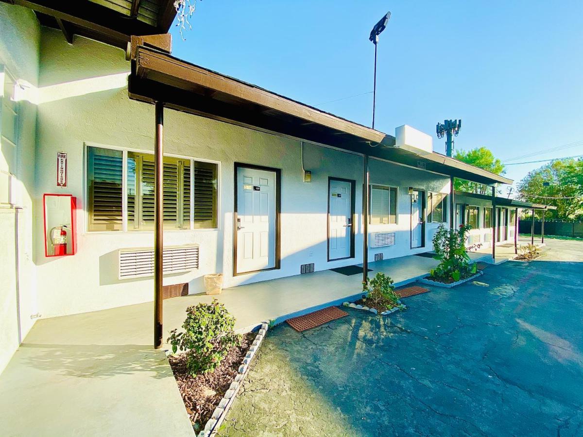 Casa Blanca Inn & Suites Уиттиер Экстерьер фото